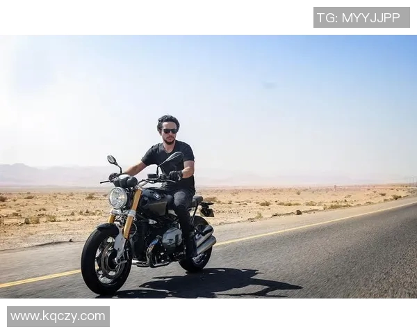 篮球明星戎装展现运动与军事的完美结合引发热议与关注